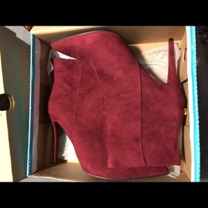 Burgundy heel boots .